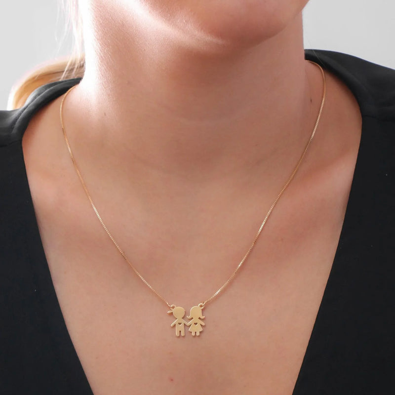 Colar com Pingente Menino e Menina Banhado em Ouro 18k