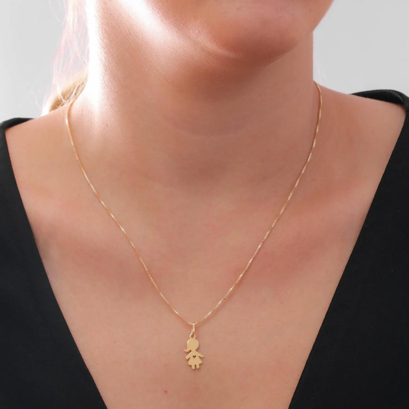 Colar com Pingente de Menina Banhado em Ouro 18k