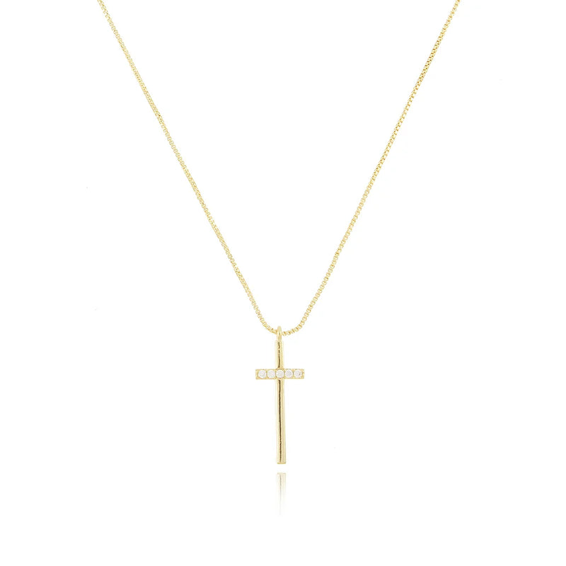 Colar com Pingente de Cruz Cravejado com Zicôrnias Banhado em Ouro 18k